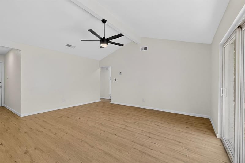 1304 Glynn Oaks Drive, Arlington TX 76010 - Photo 6