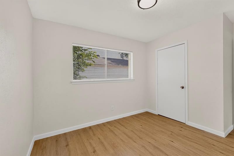 1304 Glynn Oaks Drive, Arlington TX 76010 - Photo 13