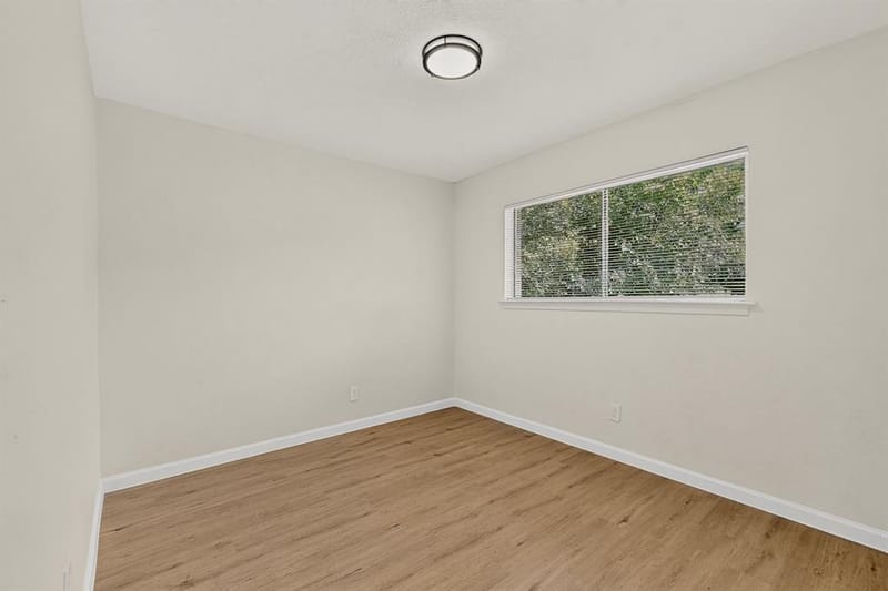 1304 Glynn Oaks Drive, Arlington TX 76010 - Photo 12