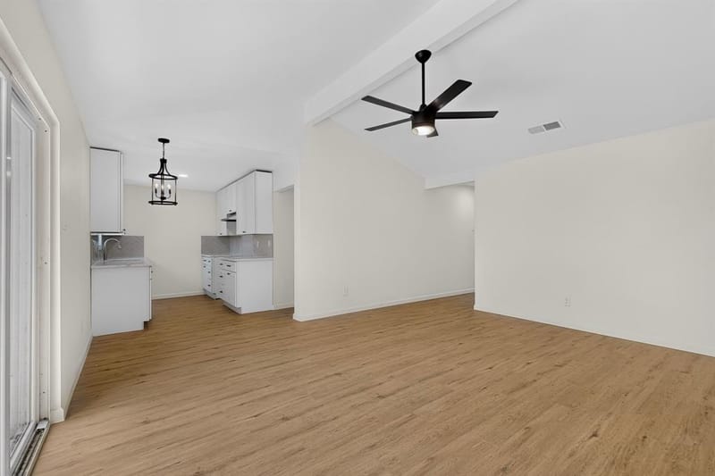 1304 Glynn Oaks Drive, Arlington TX 76010 - Photo 7