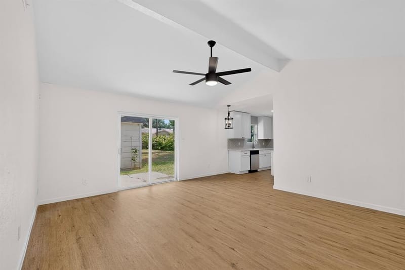1304 Glynn Oaks Drive, Arlington TX 76010 - Photo 3