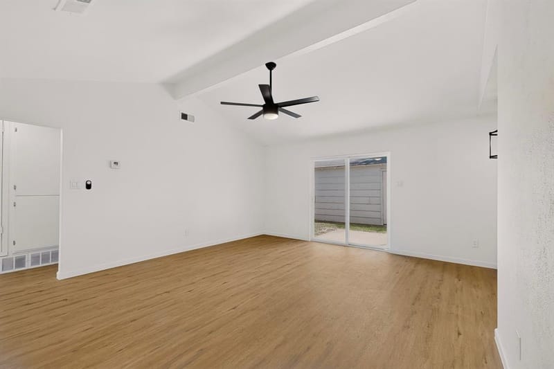 1304 Glynn Oaks Drive, Arlington TX 76010 - Photo 4