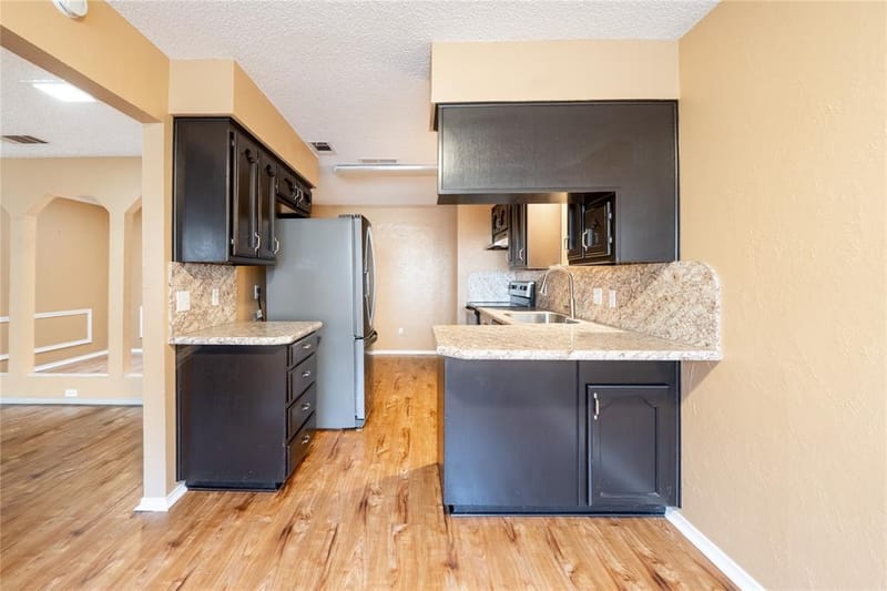604 Windgate Court, Arlington TX 76012 - Photo 6
