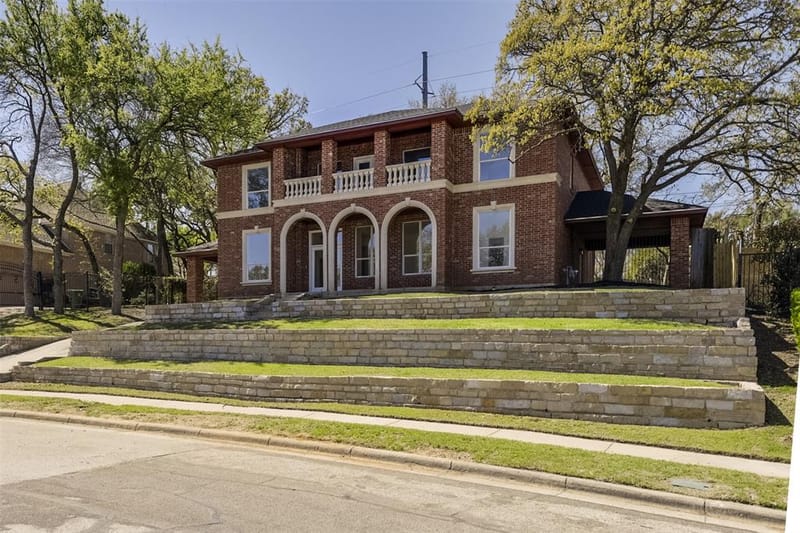 2916 Forestwood Drive, Arlington TX 76006 - Photo 2