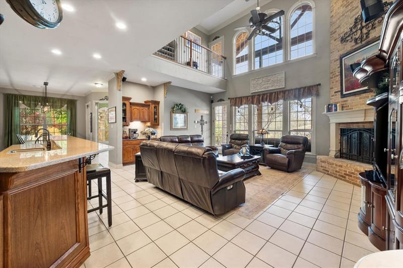 2703 Katherine Court, Dalworthington Gardens TX 76016 - Photo 5