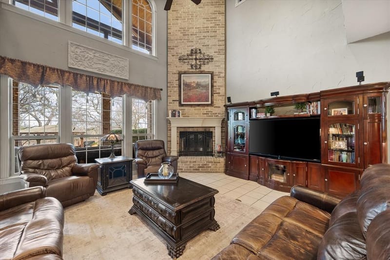 2703 Katherine Court, Dalworthington Gardens TX 76016 - Photo 4