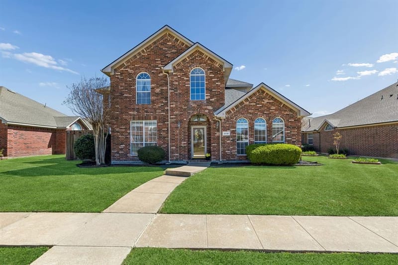 2710 Winterberry Drive, Rowlett TX 75089 - Photo 2