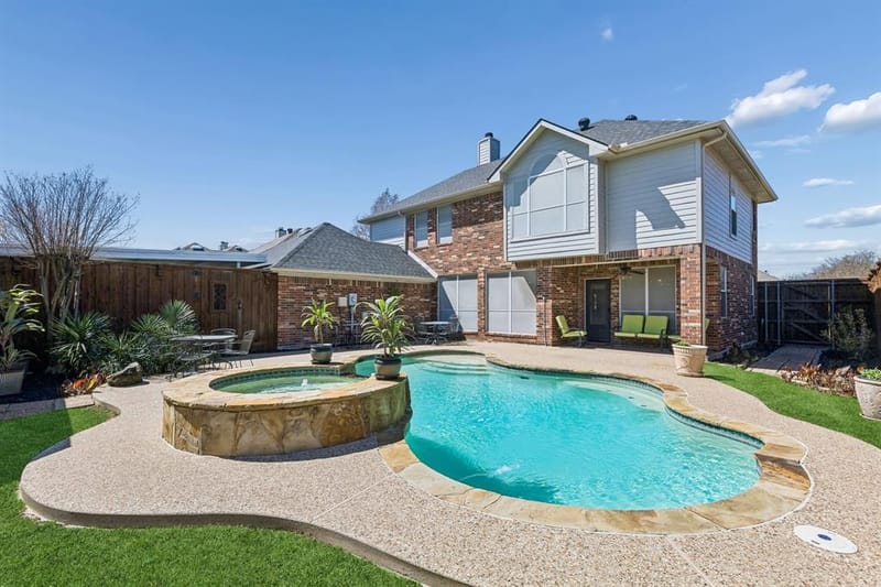 2710 Winterberry Drive, Rowlett TX 75089