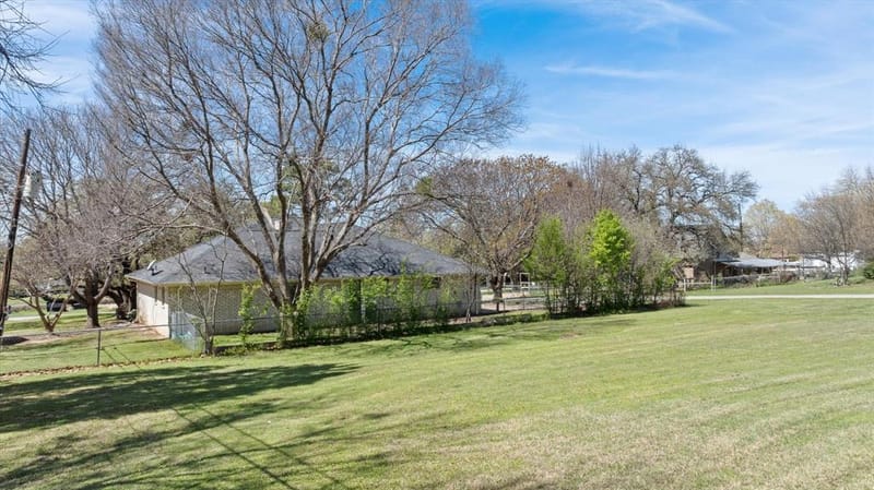 1701 Hitching Post Road, Granbury TX 76049 - Photo 33
