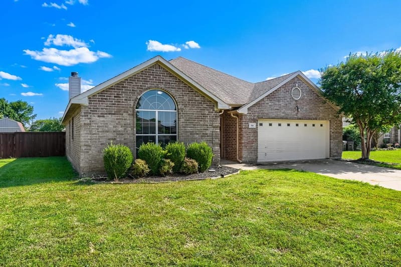 910 W Bois D Arc Street, Celina TX 75009 - Photo 2
