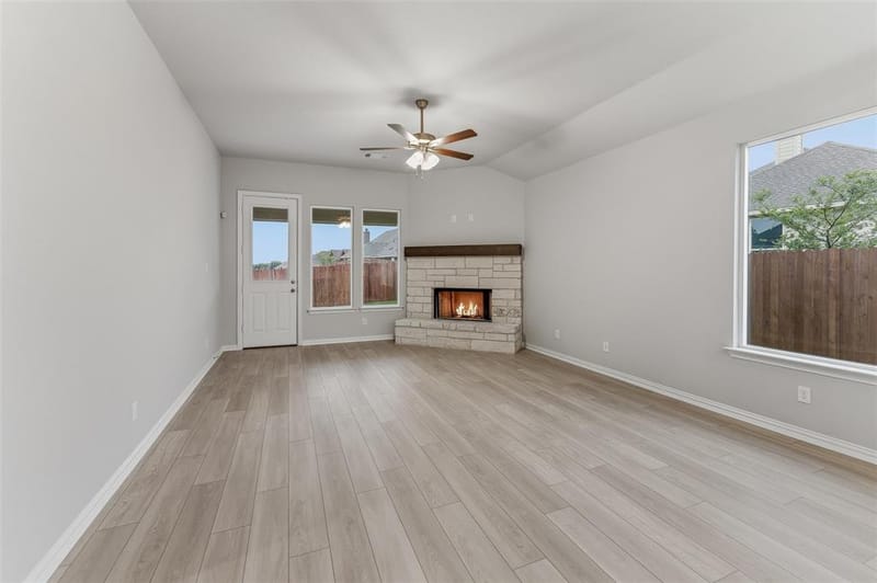 1237 Frio Drive, Springtown TX 76082 - Photo 8