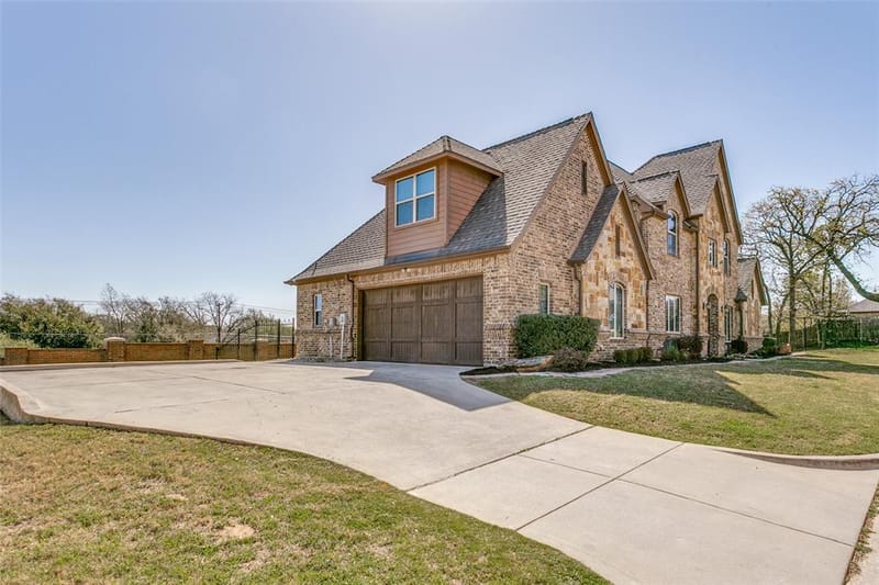 6800 Woodland Hills Drive, North Richland Hills TX 76182 - Photo 3