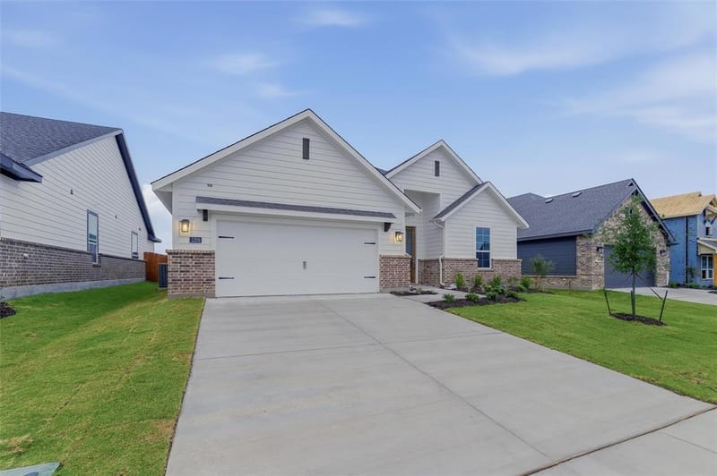 1329 Frio Drive, Springtown TX 76082 - Photo 2