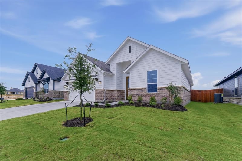 1329 Frio Drive, Springtown TX 76082 - Photo 4