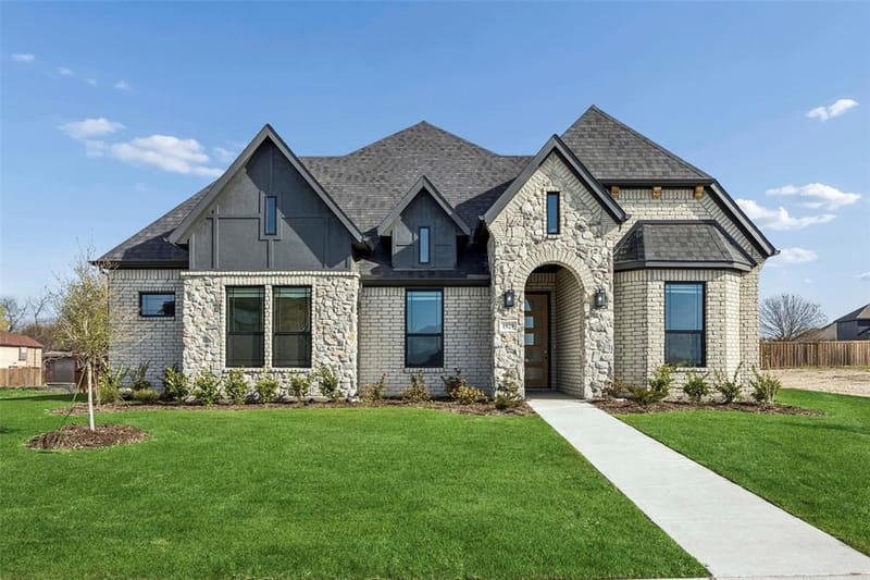 1929 Comanche Drive, DeSoto TX 75115