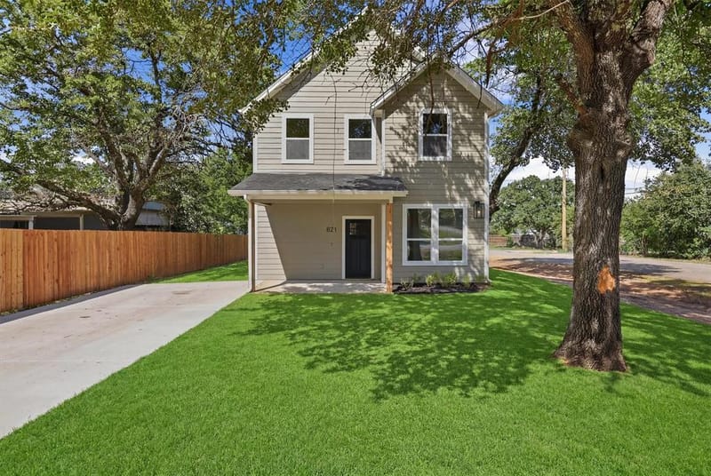 821 Harness Trail, Granbury TX 76049 - Photo 2