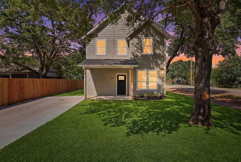 821 Harness Trail, Granbury TX 76049