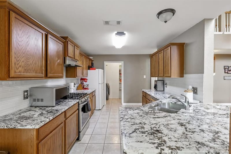 2109 Hemingway Drive, Denton TX 76210 - Photo 7