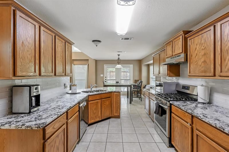 2109 Hemingway Drive, Denton TX 76210 - Photo 5