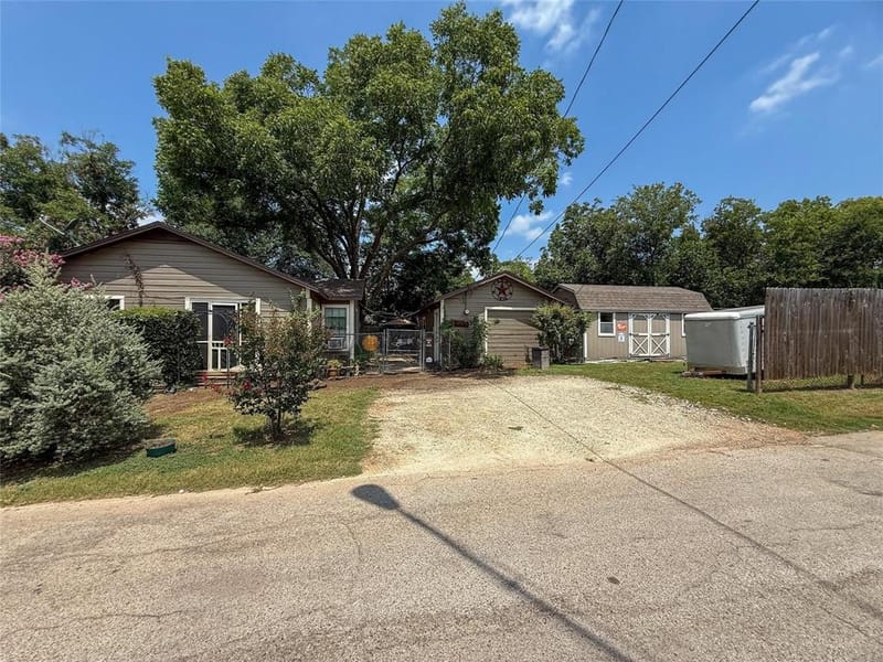 104 Dixon Street, Cleburne TX 76033 - Photo 22