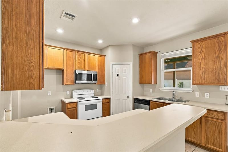 1400 Oakcrest Drive, Providence Village TX 76227 - Photo 6