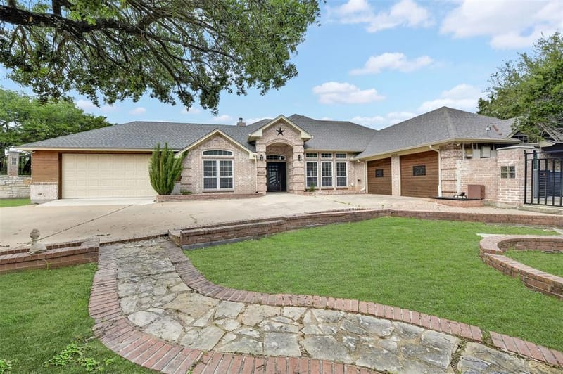 4508 Chavez Court, Granbury TX 76048 - Photo 2
