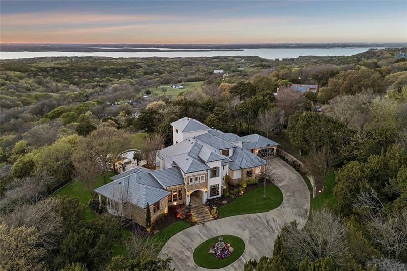 707 Oakhill Lane, Cedar Hill TX 75104