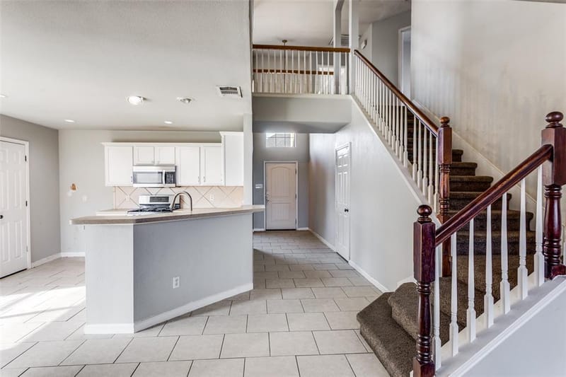 613 Prairie Gulch Drive, Fort Worth TX 76140 - Photo 3