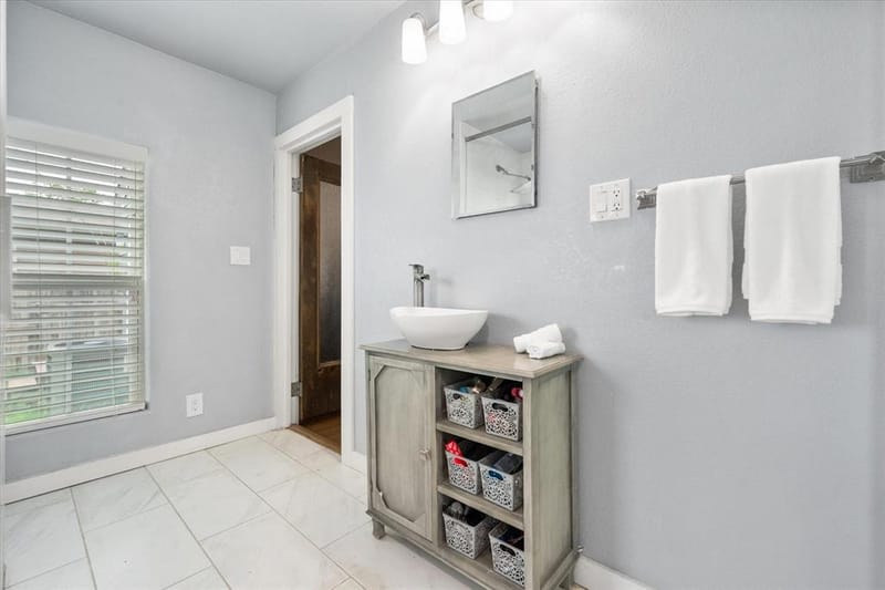 2736 Ryan Avenue, Fort Worth TX 76110 - Photo 16