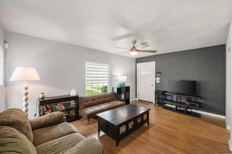2736 Ryan Avenue, Fort Worth TX 76110 - Photo 4