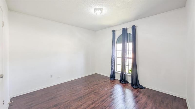 1107 Waverly Drive, Arlington TX 76015 - Photo 9