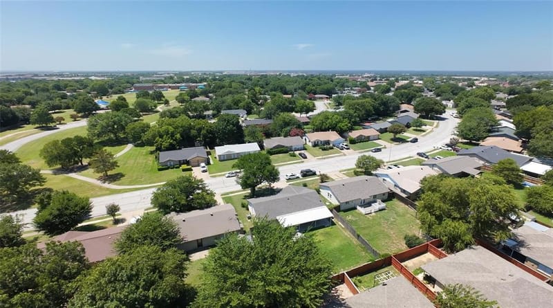 1107 Waverly Drive, Arlington TX 76015 - Photo 18