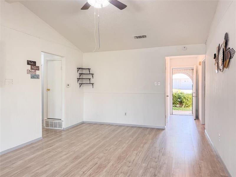 1107 Waverly Drive, Arlington TX 76015 - Photo 4