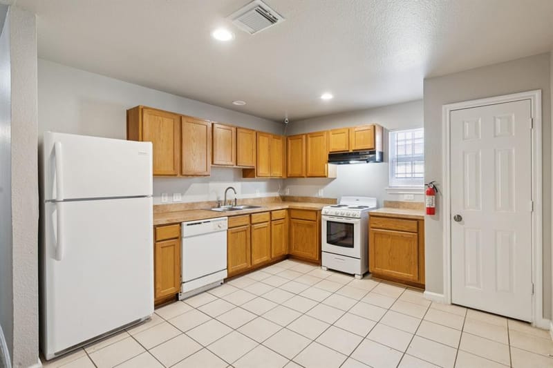 2710 Silkwood Street, Dallas TX 75215 - Photo 12