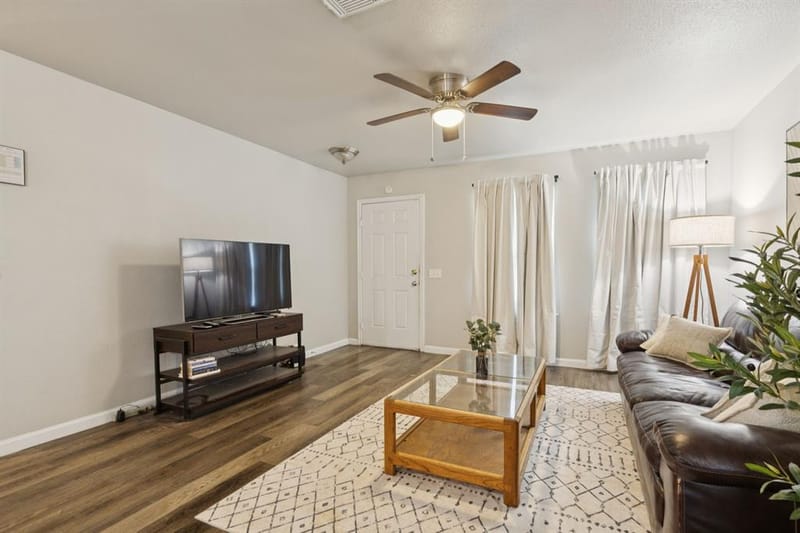 2710 Silkwood Street, Dallas TX 75215 - Photo 3