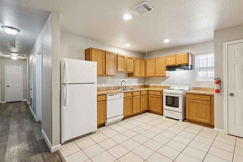 2710 Silkwood Street, Dallas TX 75215 - Photo 11