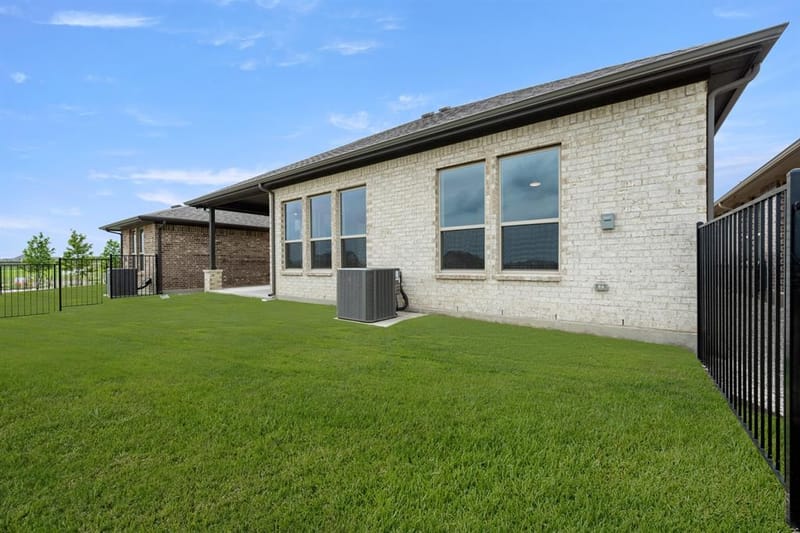 225 Ravenna Boulevard, Justin TX 76247 - Photo 22