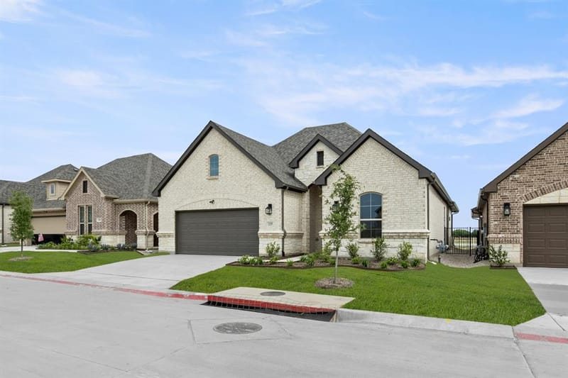 225 Ravenna Boulevard, Justin TX 76247 - Photo 20