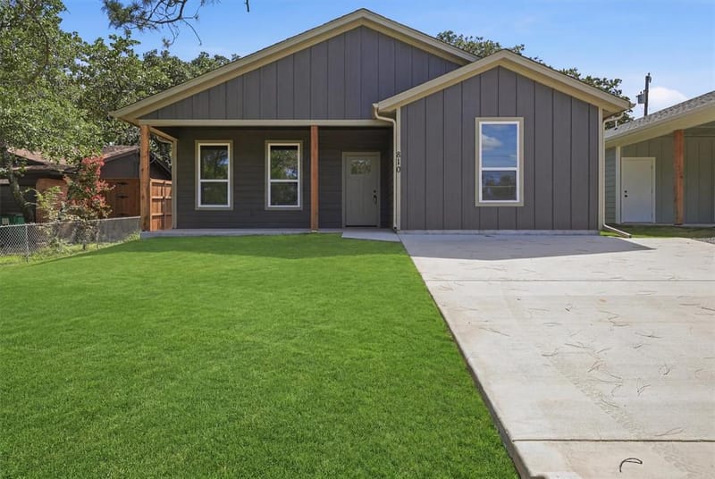 810 Branding Iron Trail, Granbury TX 76049 - Photo 2