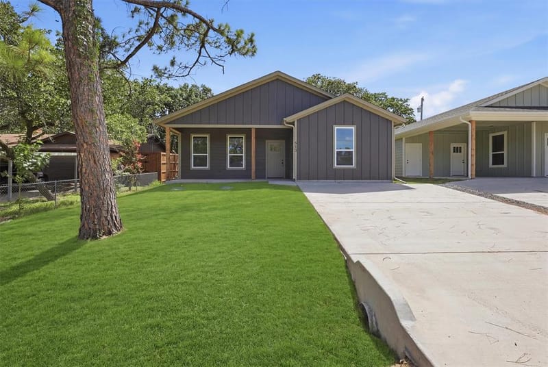 810 Branding Iron Trail, Granbury TX 76049 - Photo 3