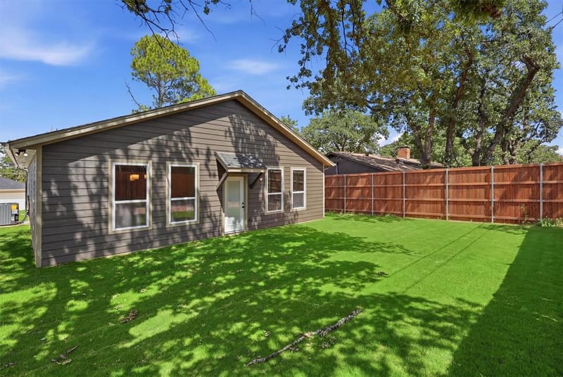 810 Branding Iron Trail, Granbury TX 76049 - Photo 24
