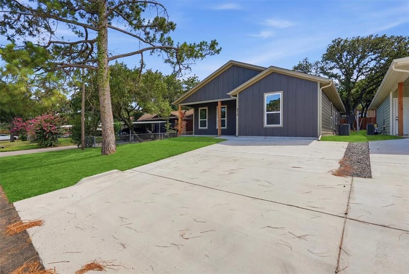 810 Branding Iron Trail, Granbury TX 76049 - Photo 4