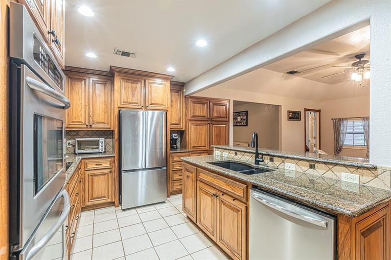 614 Overhill Road, Granbury TX 76048 - Photo 12