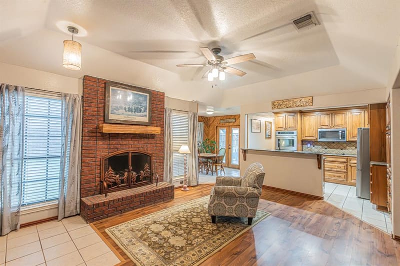 614 Overhill Road, Granbury TX 76048 - Photo 7
