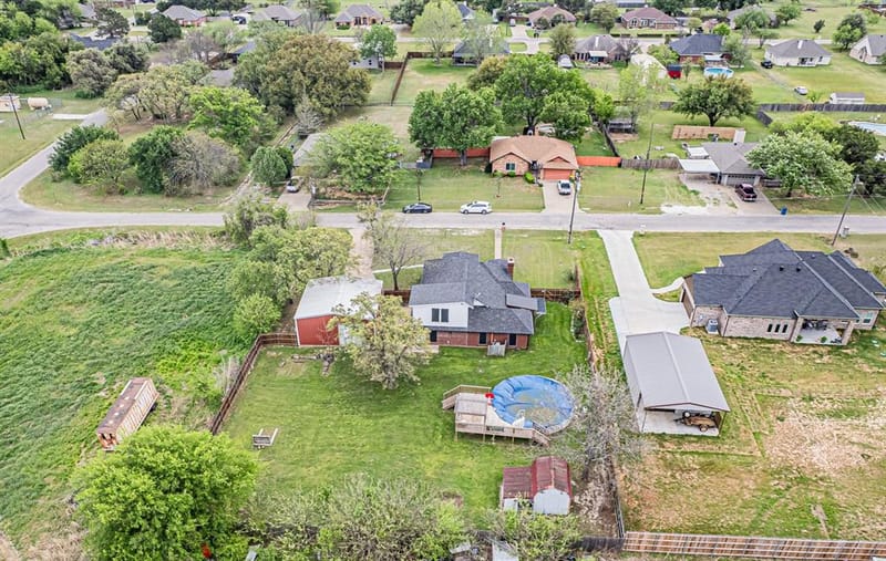 614 Overhill Road, Granbury TX 76048 - Photo 3