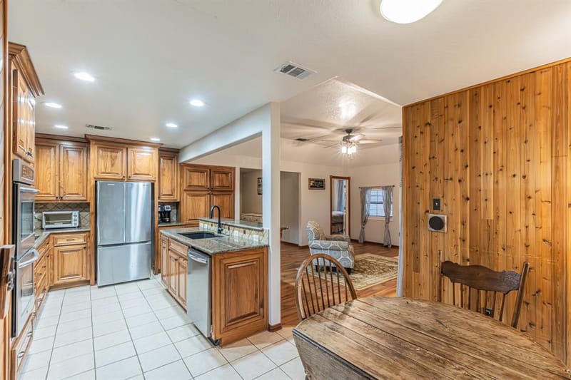 614 Overhill Road, Granbury TX 76048 - Photo 9