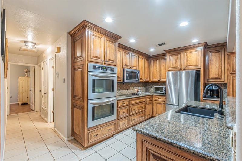 614 Overhill Road, Granbury TX 76048 - Photo 11