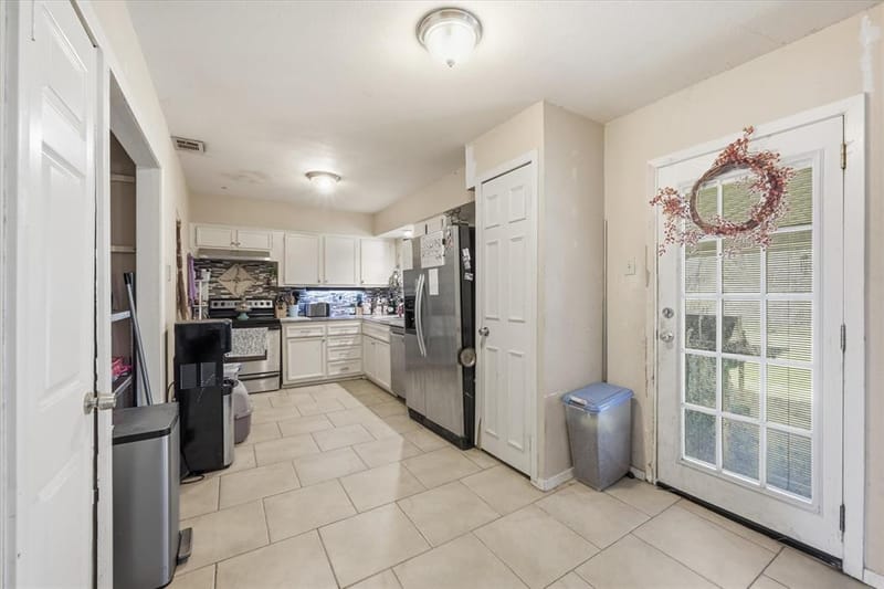 2647 Hearthstone Drive, Farmers Branch TX 75234 - Photo 7
