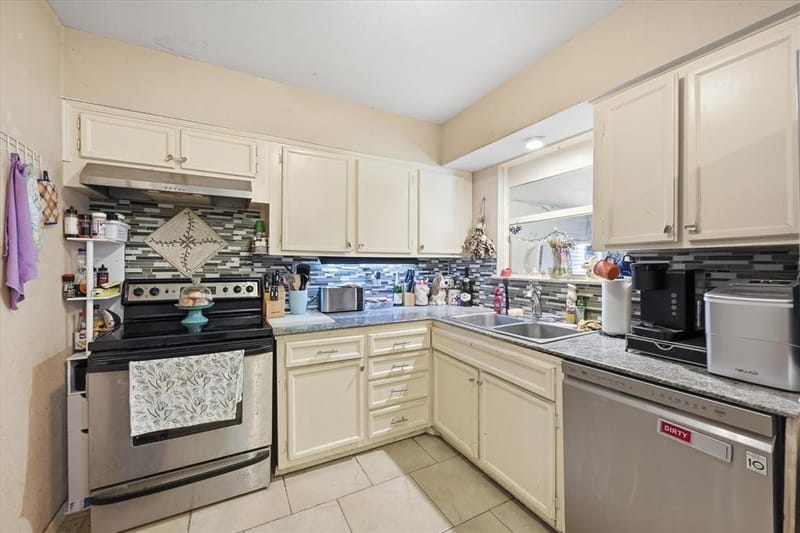 2647 Hearthstone Drive, Farmers Branch TX 75234 - Photo 5