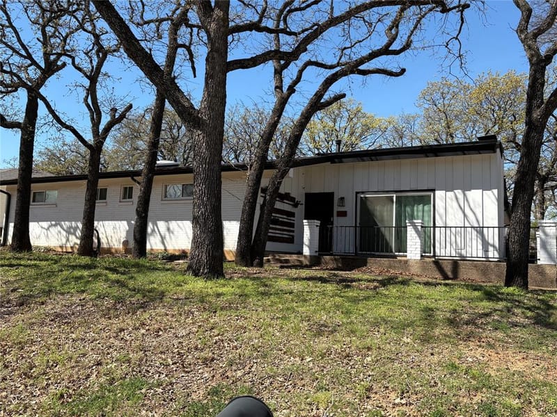 1121 Wade Drive, Bedford TX 76022
